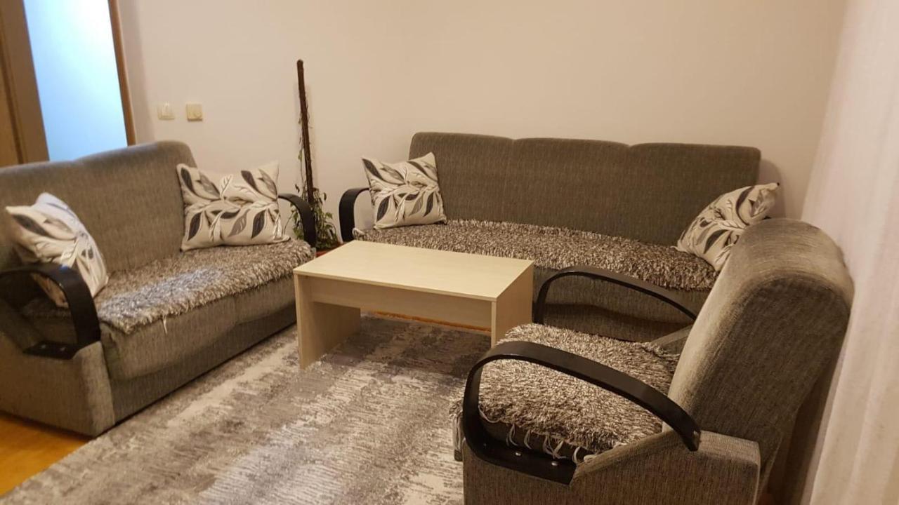 Redon Apartment Pristina Eksteriør billede